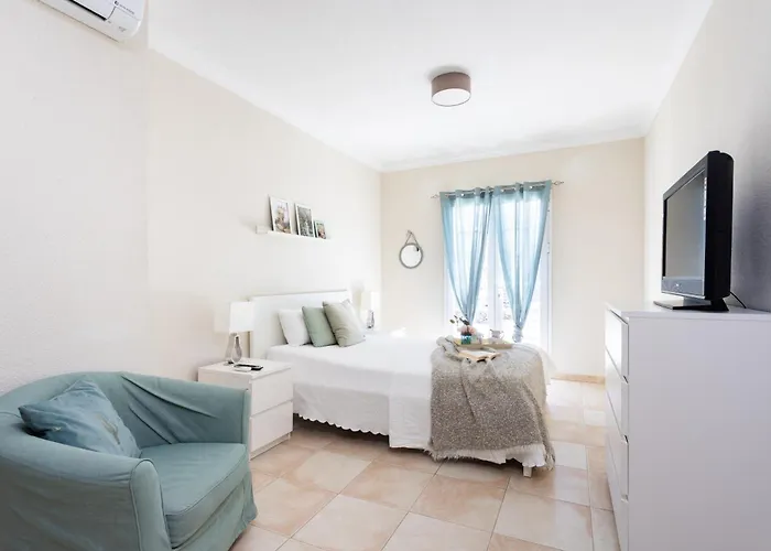 Будинок відпочинку Chloe Tenerifesummervillas Giant Private Pool 11 Meters Long Адехе