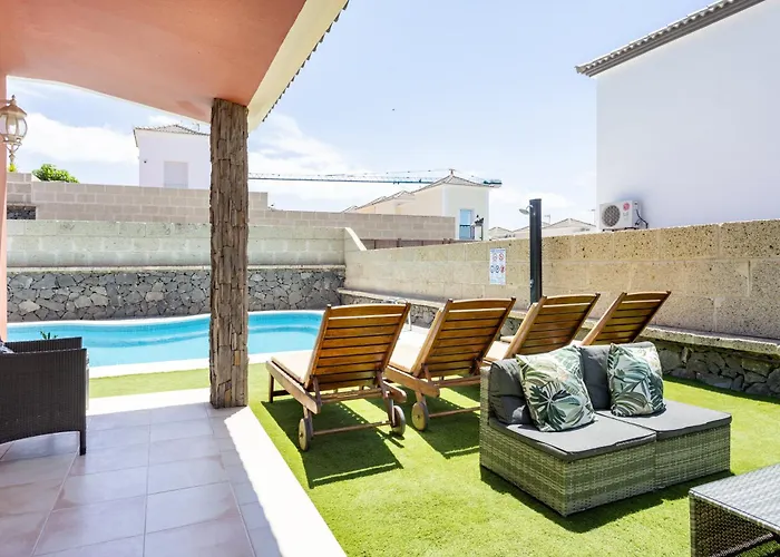 Будинок відпочинку Chloe Tenerifesummervillas Giant Private Pool 11 Meters Long Адехе